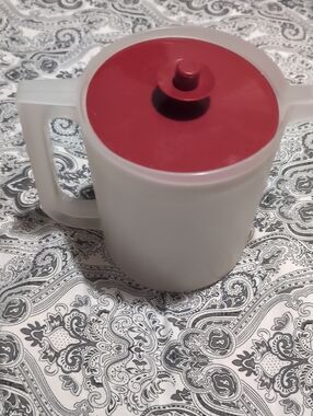 Vintage 1.5 Quart Pitcher Jug with Handle Tupperware *BING